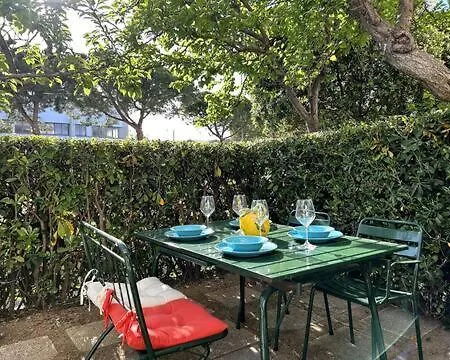 Διαμέρισμα Modernshore - Garden Hideaway